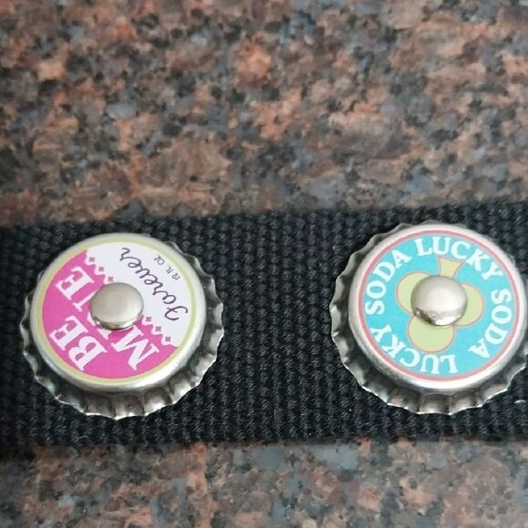 Sleek Black Belt with Ergonomic Design - Picture 4 of 8